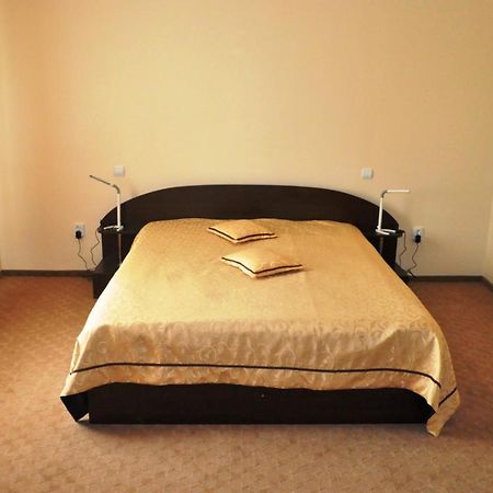 Hotel Andrei Cîmpia Turzii Екстериор снимка