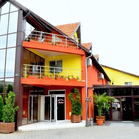 Hotel Andrei Cîmpia Turzii Екстериор снимка