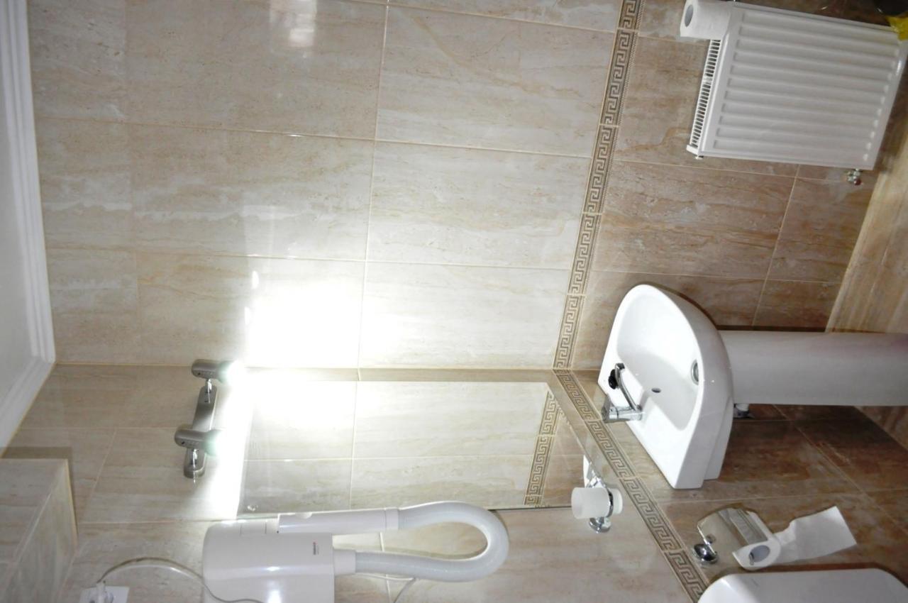 Hotel Andrei Cîmpia Turzii Екстериор снимка