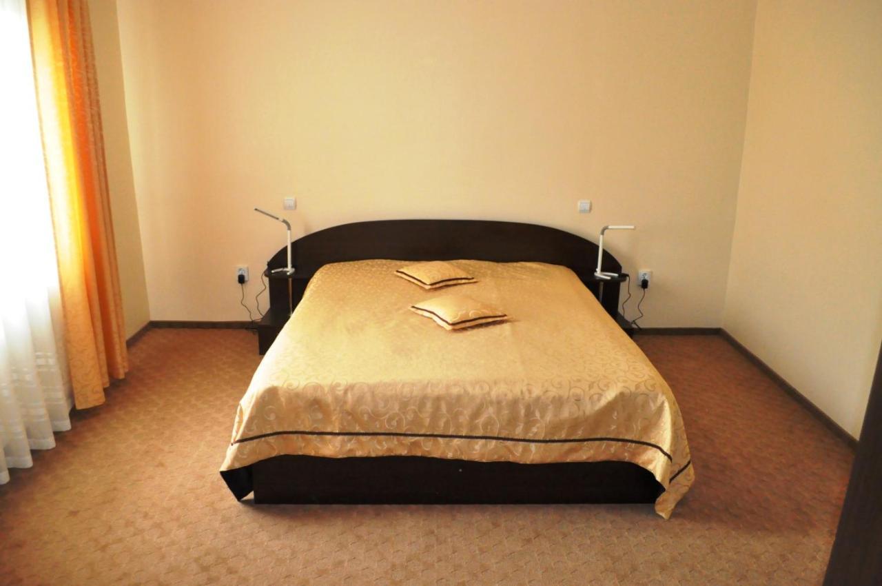 Hotel Andrei Cîmpia Turzii Екстериор снимка