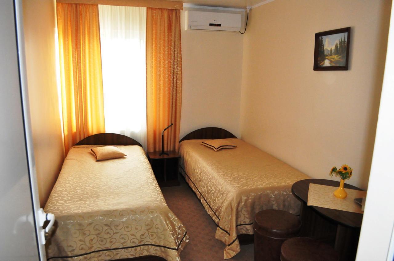 Hotel Andrei Cîmpia Turzii Екстериор снимка