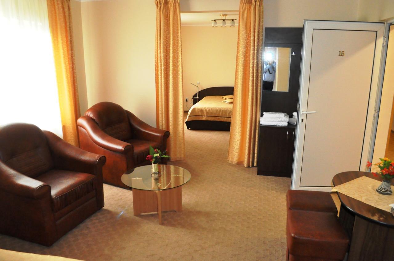 Hotel Andrei Cîmpia Turzii Екстериор снимка