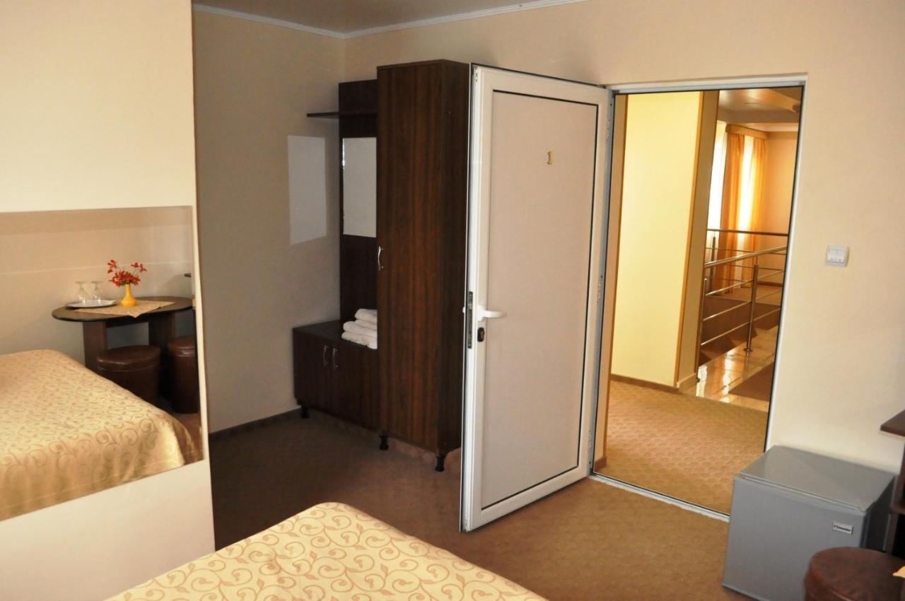 Hotel Andrei Cîmpia Turzii Екстериор снимка