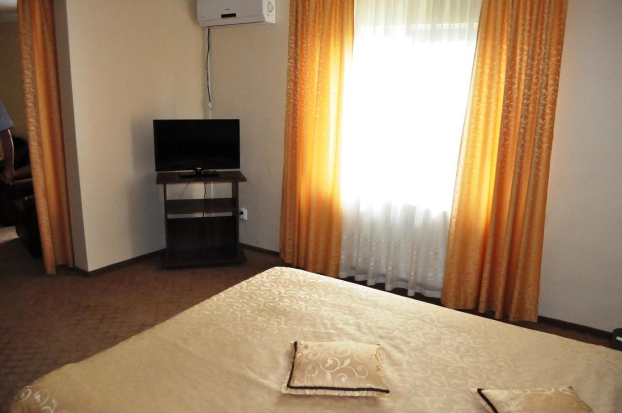 Hotel Andrei Cîmpia Turzii Екстериор снимка