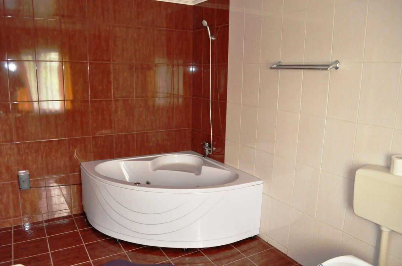 Hotel Andrei Cîmpia Turzii Екстериор снимка