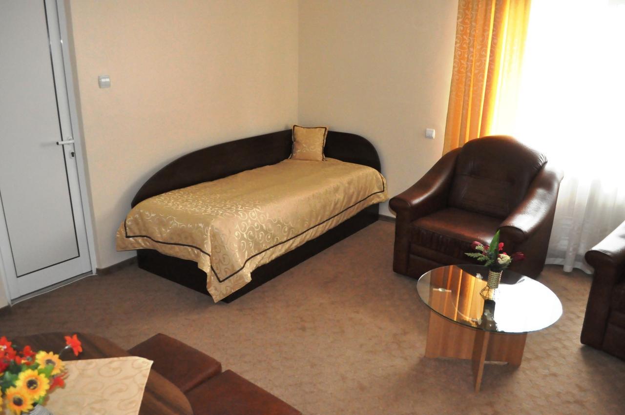 Hotel Andrei Cîmpia Turzii Екстериор снимка