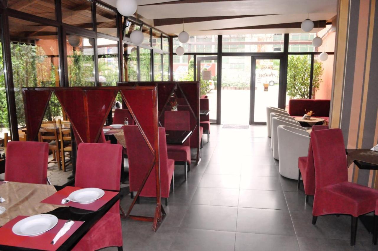 Hotel Andrei Cîmpia Turzii Екстериор снимка
